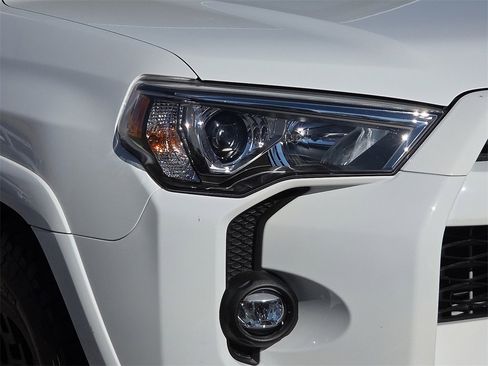 Certified 2024 Toyota 4Runner SR5 Premium image 9