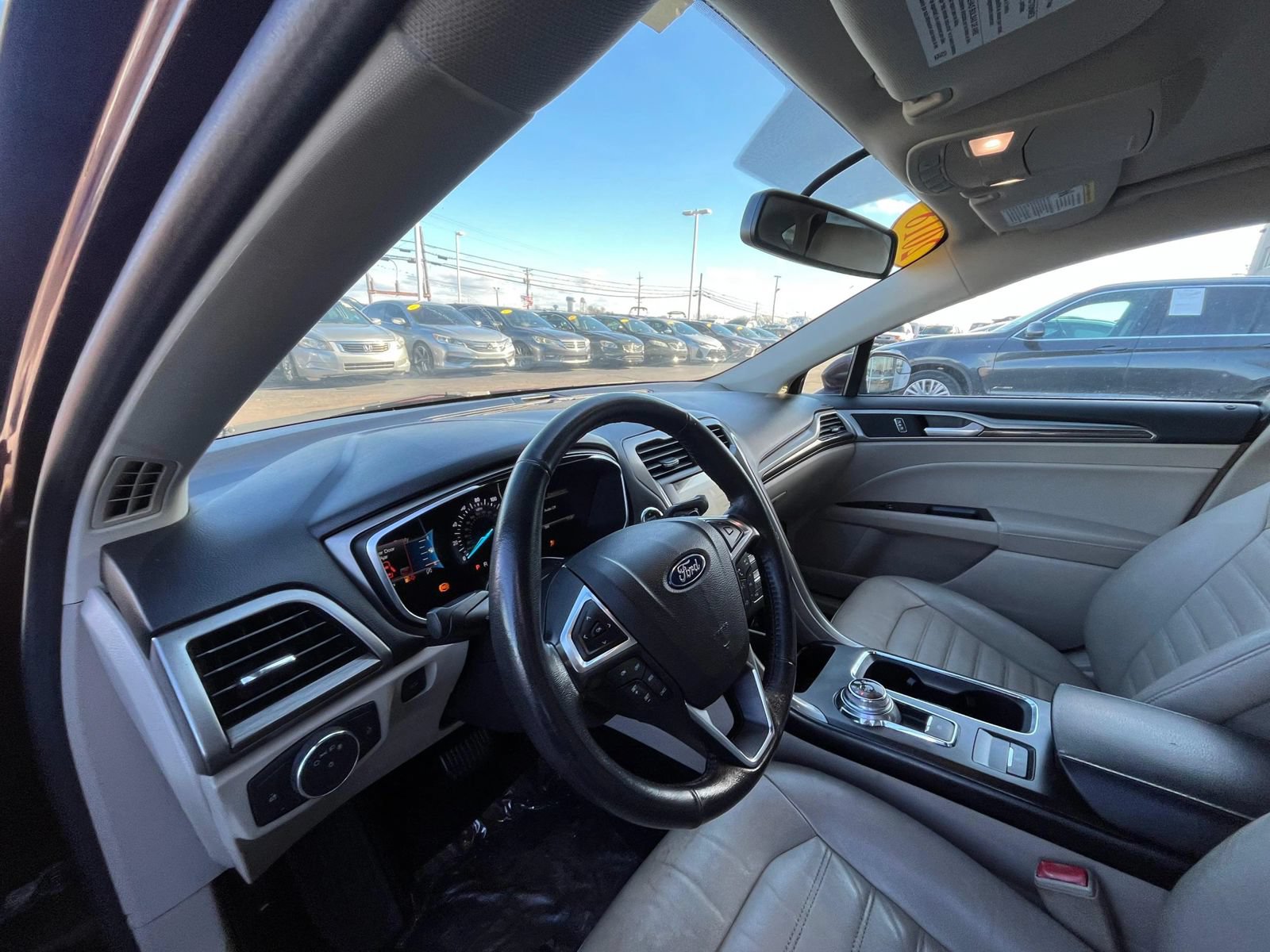 Used 2018 Ford Fusion SE w/ Fusion SE Technology Package FWD image 23