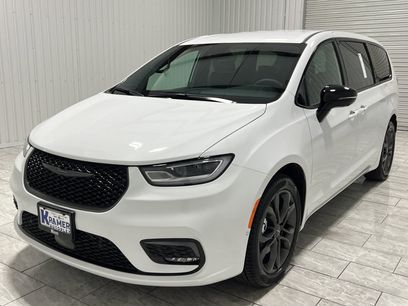 New 2026 Chrysler Pacifica Select