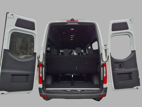 Used 2024 Mercedes-Benz Sprinter 2500 image 23
