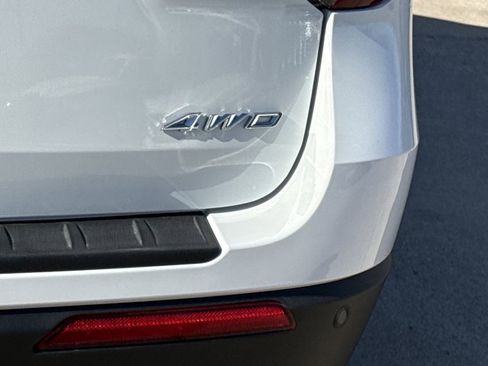 Used 2021 Ford Explorer XLT image 11