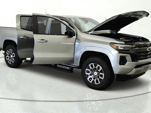 Used 2026 Chevrolet Colorado Z71 w/ Technology Package AWD/4WD image 7