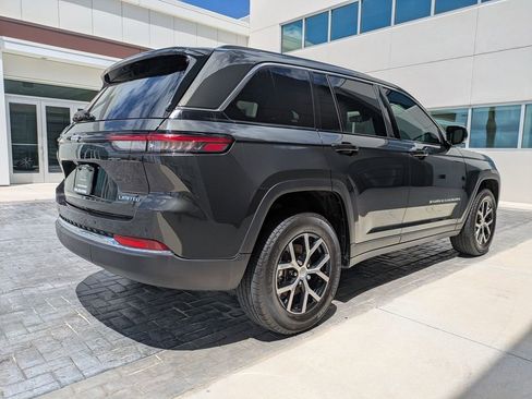 Used 2024 Jeep Grand Cherokee Limited image 5
