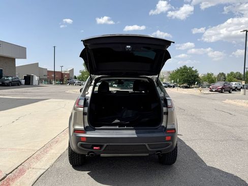Used 2021 Jeep Cherokee Trailhawk AWD/4WD image 8