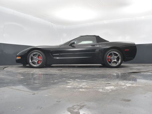 Used 2000 Chevrolet Corvette Base w/ Performance Handling Pkg image 38