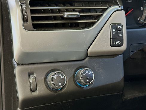 Used 2019 Chevrolet Suburban LT image 17