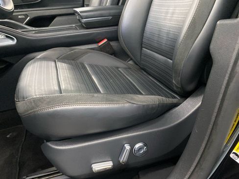 Used 2025 Lincoln Nautilus Reserve w/ Jet Appearance Package AWD/4WD image 16
