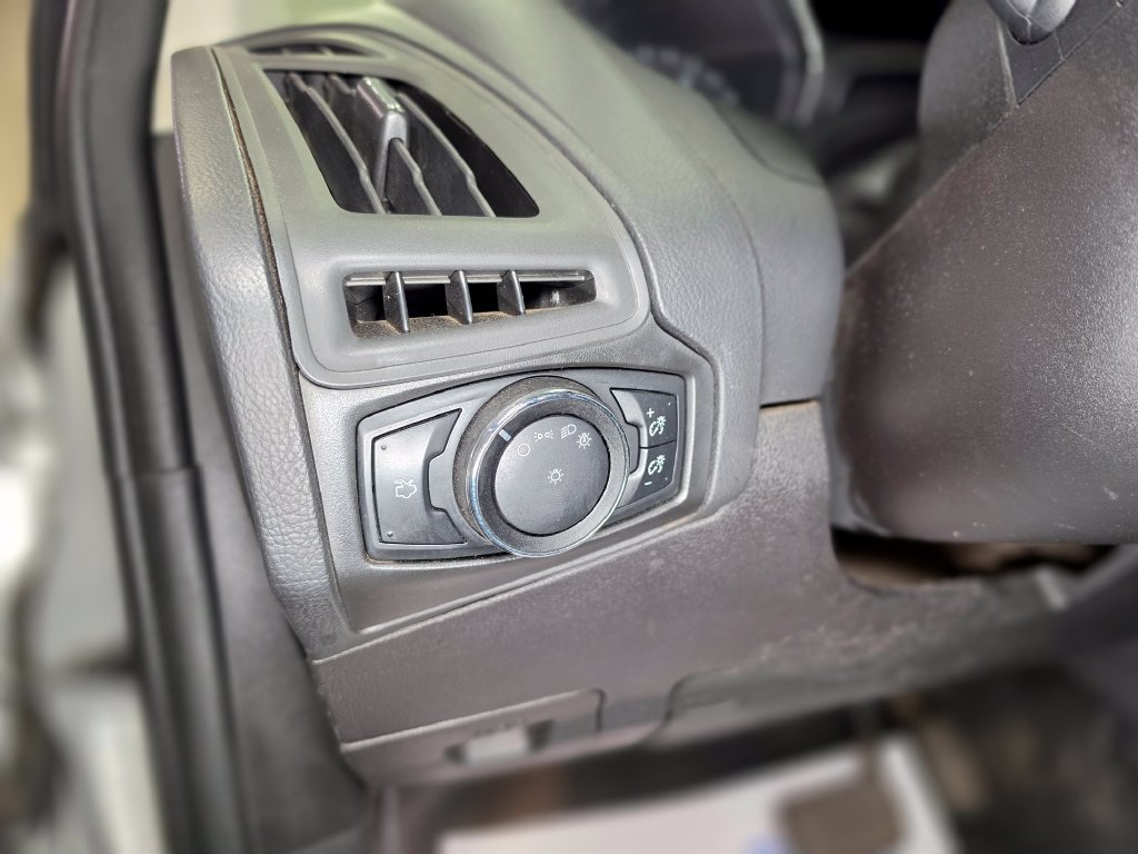 Used 2014 Ford Focus SE w/ Interior Protection Package FWD image 18