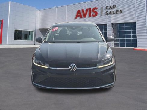 Used 2025 Volkswagen Jetta SE FWD image 2