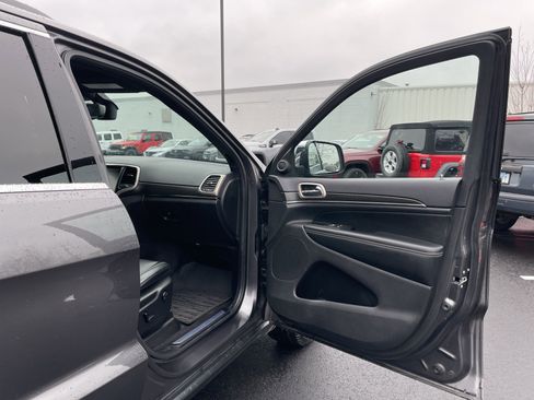 Used 2015 Jeep Grand Cherokee Limited w/ Luxury Group II image 8