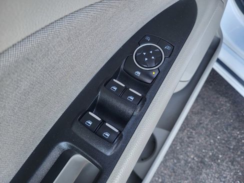 Used 2020 Ford Fusion SE image 12