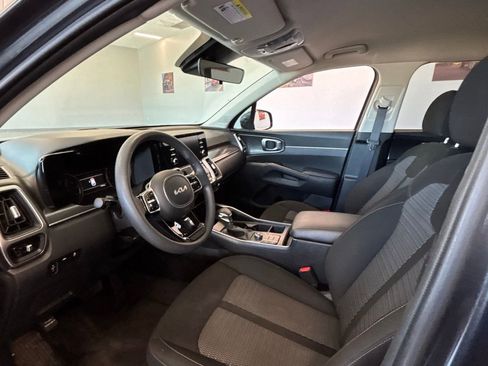 Used 2023 Kia Sorento LX image 6
