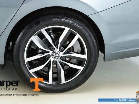 Used 2025 Volkswagen Jetta SE w/ Sunroof Package FWD image 6