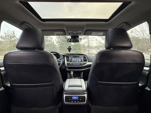 Used 2019 Toyota Highlander XLE image 33