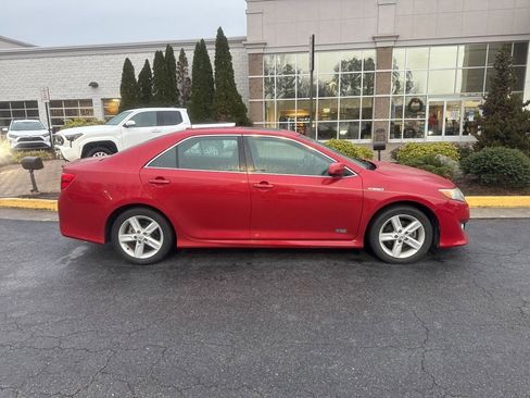 Used 2014 Toyota Camry LE image 2