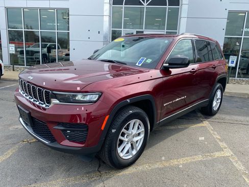 Used 2025 Jeep Grand Cherokee Laredo X w/ Luxury Tech Group I AWD/4WD image 1