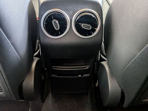 Used 2025 Mercedes-Benz GLA 250 image 24