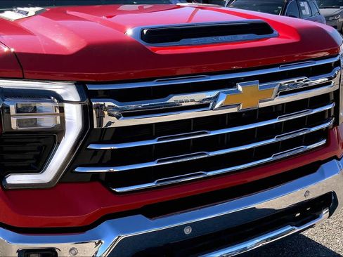 Used 2024 Chevrolet Silverado 2500 LTZ w/ LTZ Convenience Package image 30