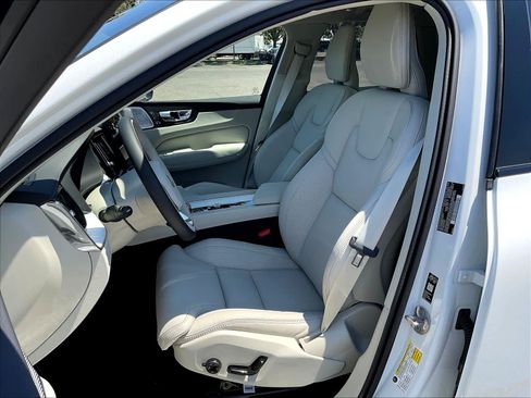 New 2026 Volvo XC60 B5 Ultra w/ Climate Package PRO AWD/4WD image 11