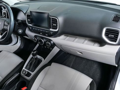 Used 2023 Hyundai Venue SEL image 23