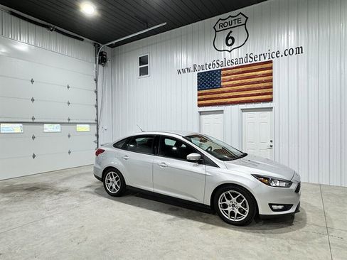 Used 2015 Ford Focus SE w/ Equipment Group 201A FWD image 1