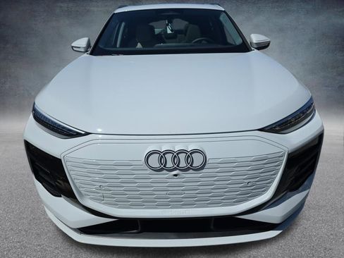 Used 2025 Audi Q6 e-tron Premium Plus w/ Premium Plus AWD/4WD image 2