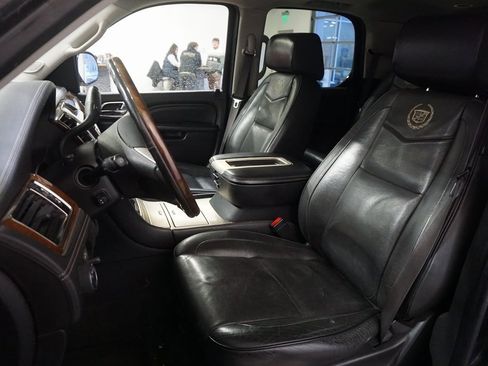 Used 2013 Cadillac Escalade Platinum image 19