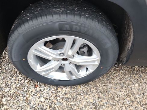 Used 2024 GMC Terrain SLE image 3