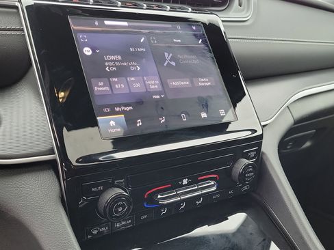 Used 2024 Jeep Grand Cherokee Laredo X image 26