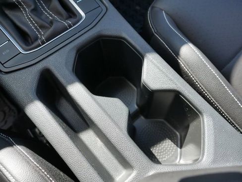 Certified 2023 Volkswagen Jetta SE w/ Panoramic Sunroof Package image 32