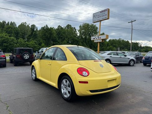 Used 2007 Volkswagen Beetle Coupe w/ Package 1 FWD image 7