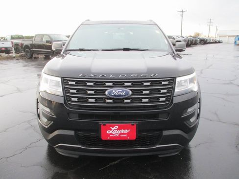 Used 2017 Ford Explorer XLT w/ Equipment Group 202A image 10