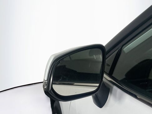 Used 2024 Toyota Highlander XLE image 16