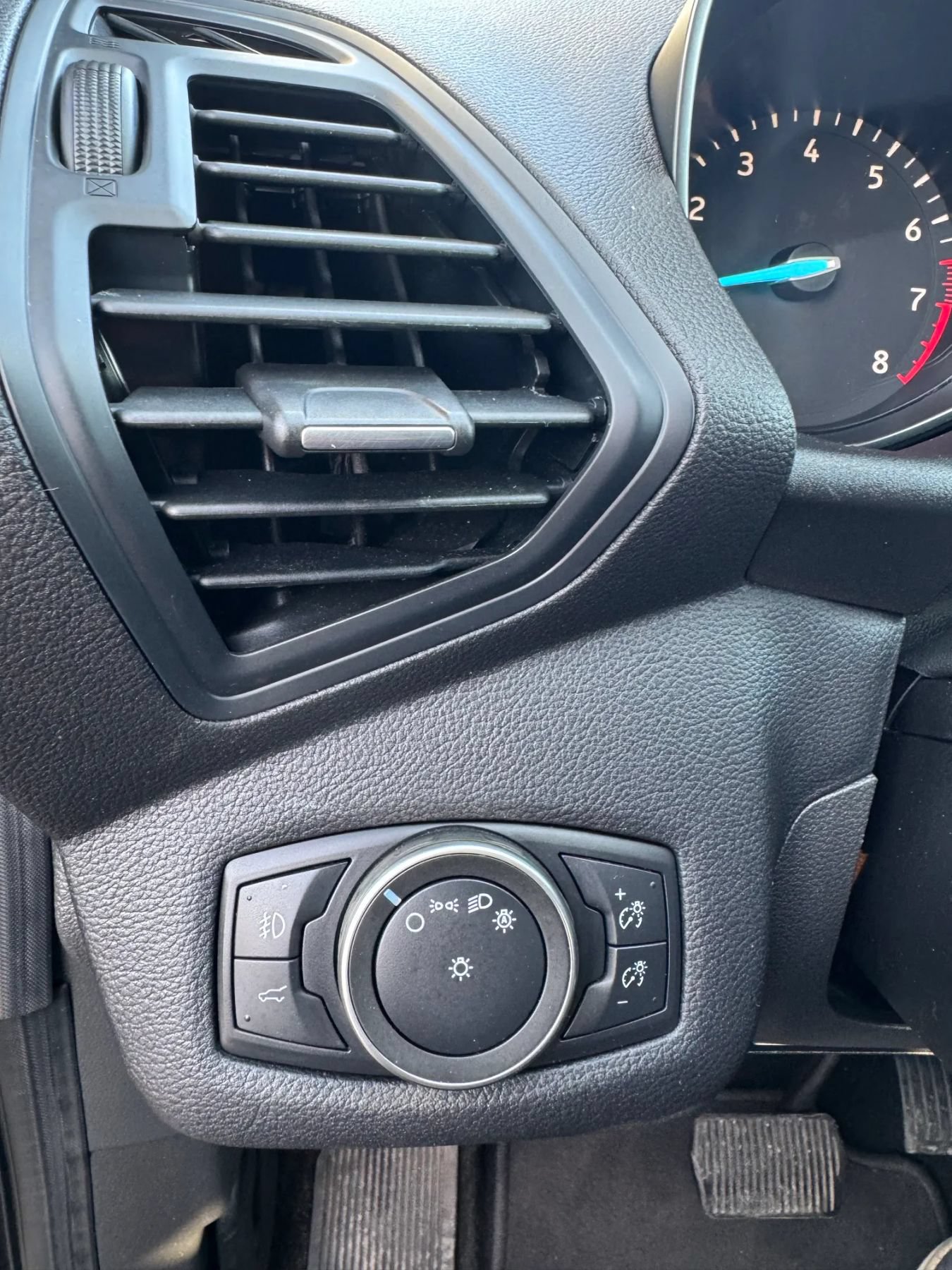 Used 2019 Ford Escape SE AWD/4WD image 18