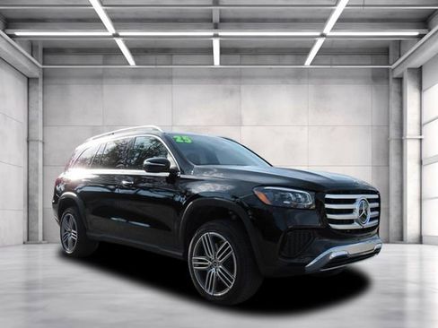 Used 2025 Mercedes-Benz GLS 450 4MATIC image 1