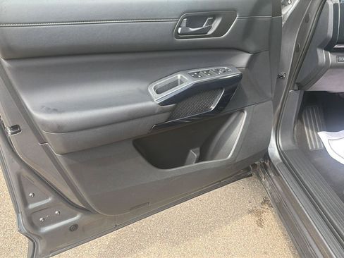 Used 2025 Nissan Pathfinder SV AWD/4WD image 14