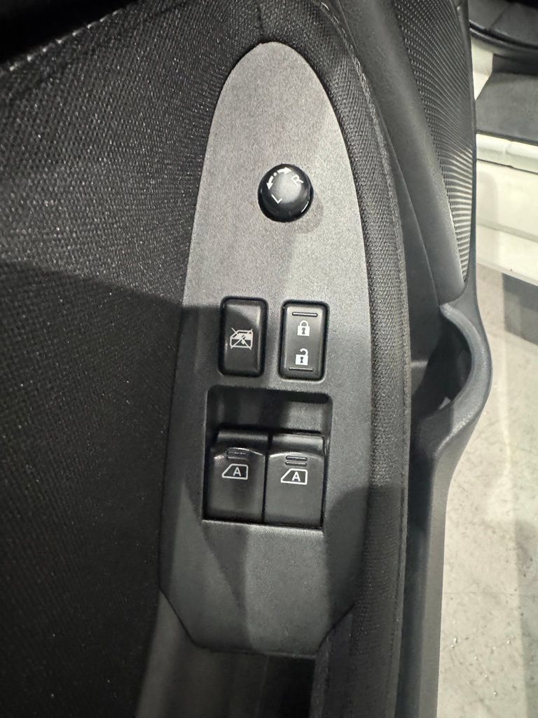 Used 2020 Nissan 370Z Coupe RWD image 13