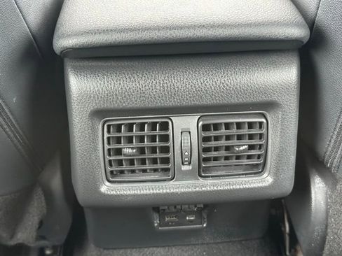 Used 2025 Toyota Camry SE image 32