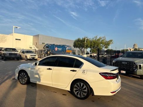 Used 2017 Honda Accord EX-L image 7
