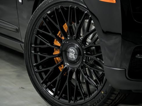 Used 2022 Rolls-Royce Cullinan w/ Dark Exterior Package image 4