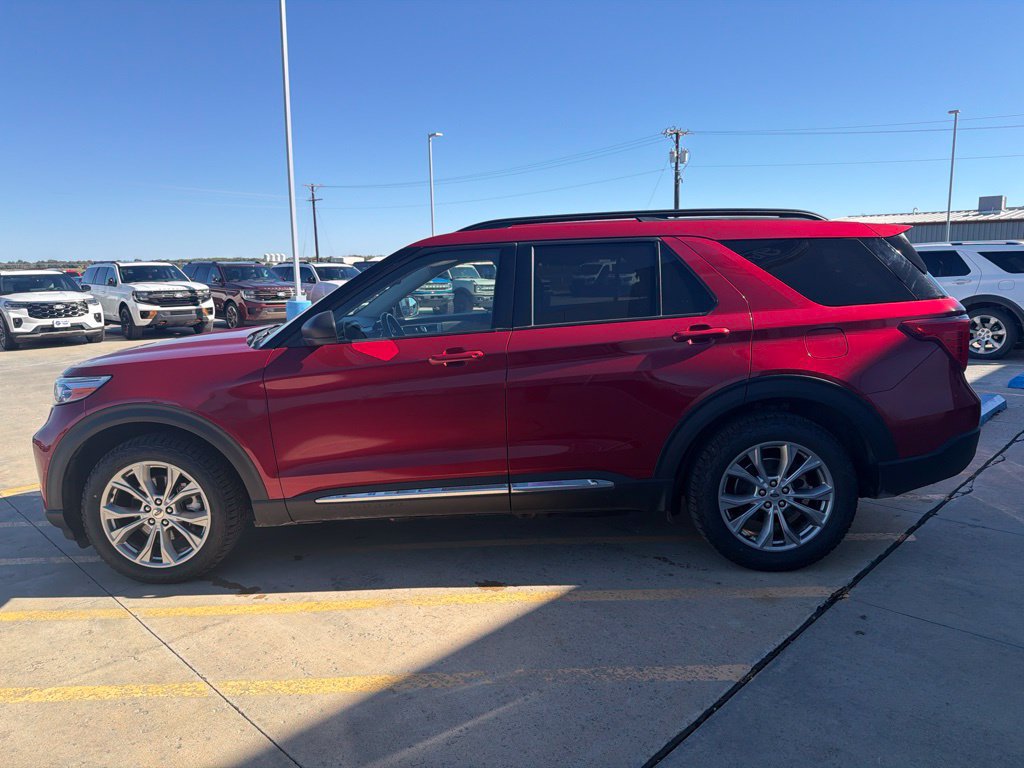 Used 2020 Ford Explorer XLT w/ Equipment Group 202A AWD/4WD image 5
