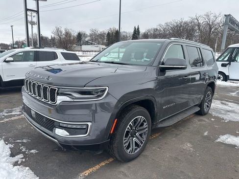 Used 2022 Jeep Wagoneer Series III w/ Flexible Seating Group image 4