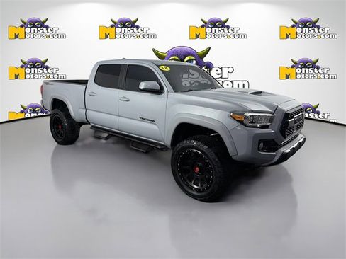 Used 2018 Toyota Tacoma TRD Sport w/ Technology Package image 3