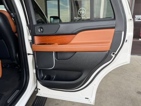 Used 2018 Lincoln Navigator Reserve w/ Technology Package AWD/4WD image 46