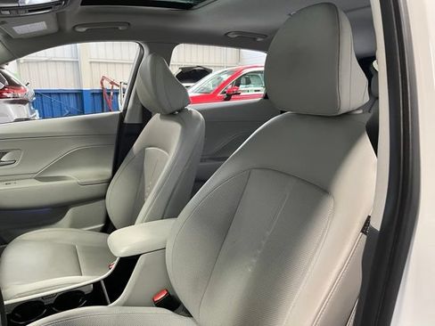 Used 2024 Hyundai Kona Limited FWD image 23