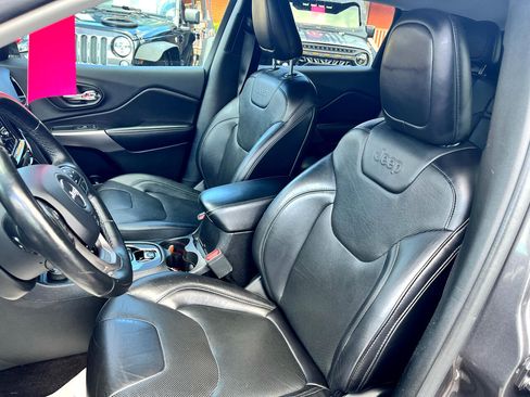 Used 2019 Jeep Cherokee Limited image 11