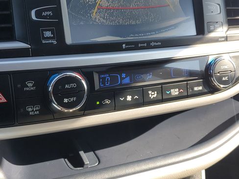 Used 2019 Toyota Highlander Limited image 31