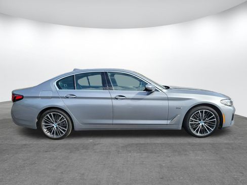 Used 2023 BMW 530e image 2