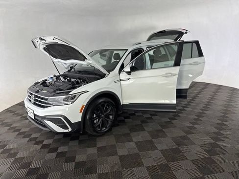 Used 2024 Volkswagen Tiguan SE FWD image 12