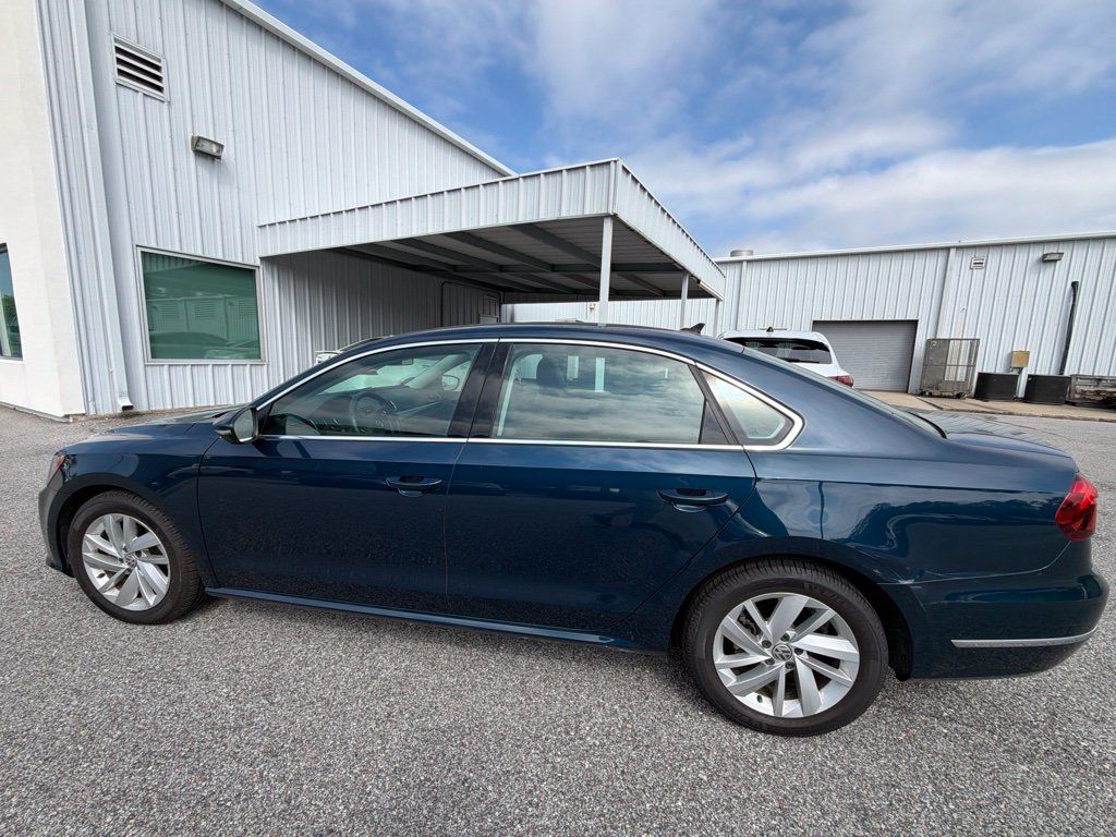 Used 2018 Volkswagen Passat 2.0T SE FWD image 12
